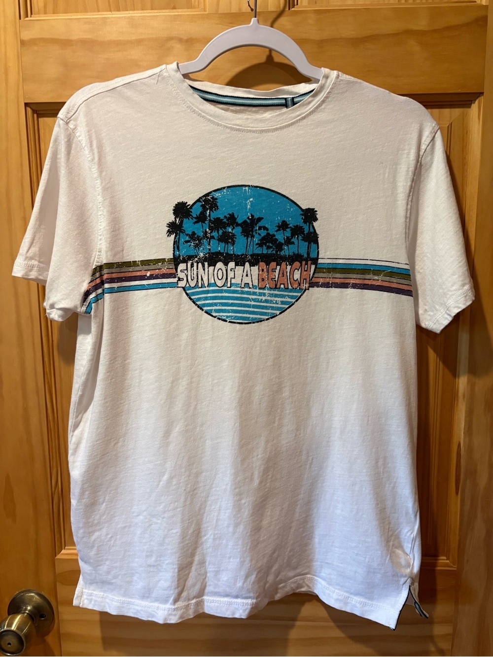 International Report white graphic t-shirt with a retro beach aesthetic mens S